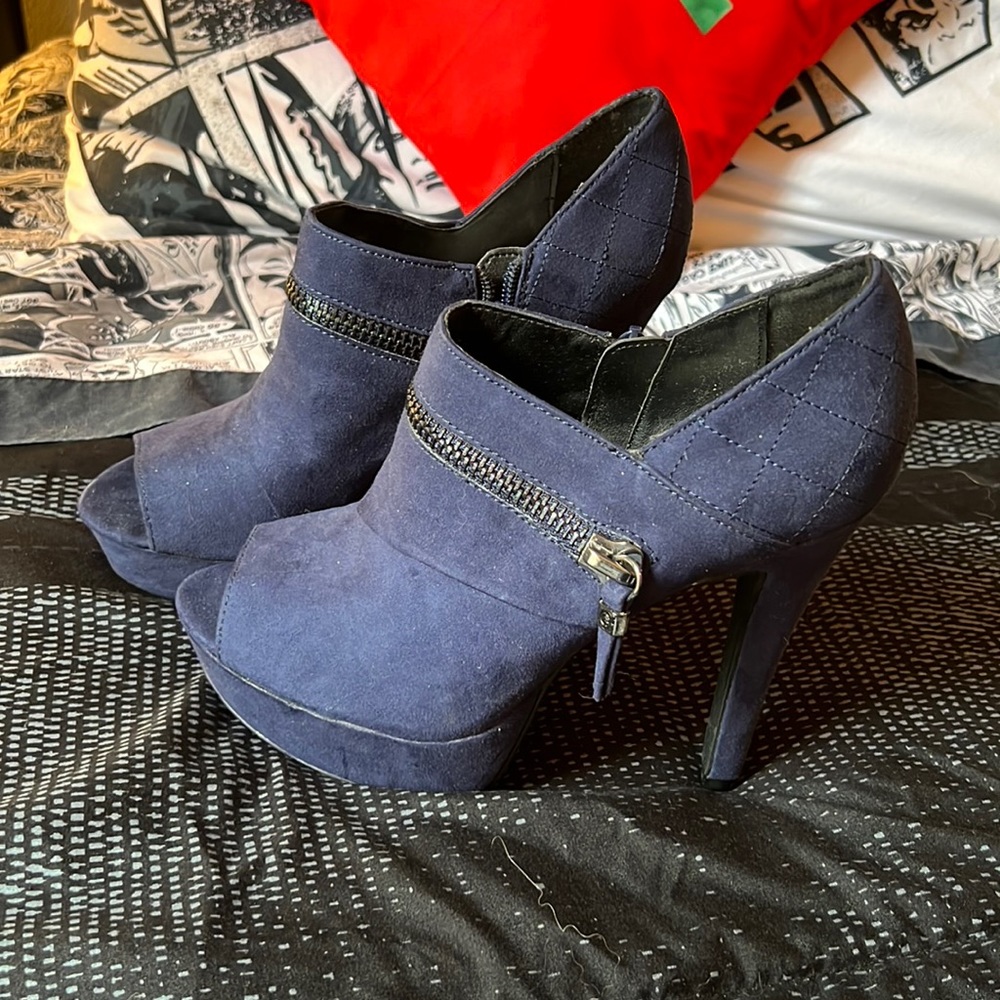 G by guess heeled booties. Navy blue